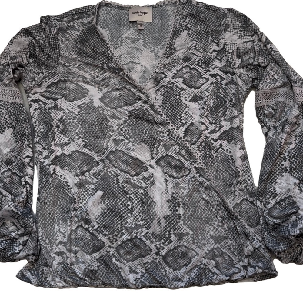 Haute Hippie Tribe Malia Printed Knit Surplice Top Grey Python Size XS Lace NEW - Picture 1 of 16